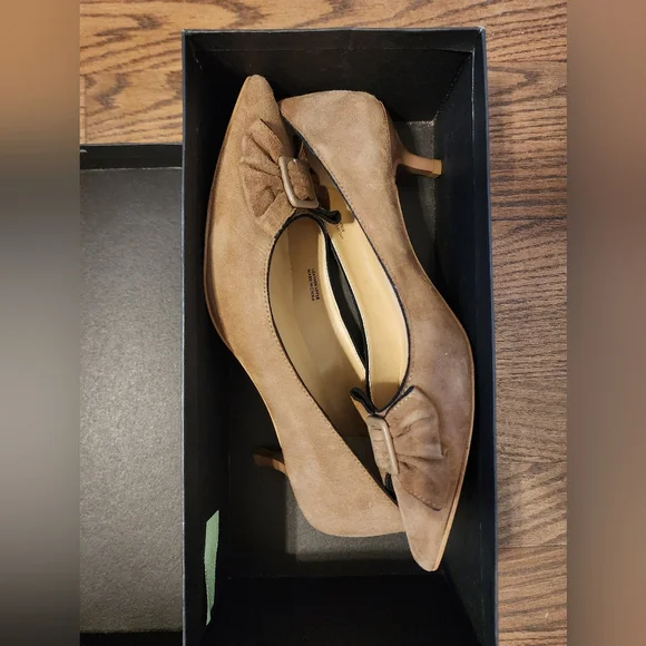 Tahari Tan Suede Bow Heels - Picture 2 of 6